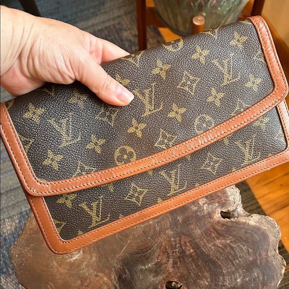Louis Vuitton Brown Monogram Pochette Dame PM Clutch -💯% Auth & EUC - Picture 1 of 16